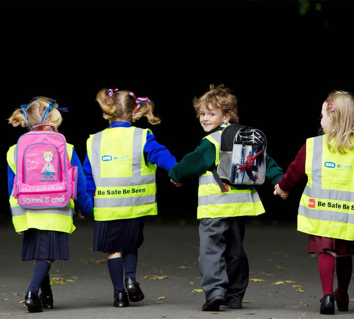 10,000 reflective vests will be sent to schoolchildren this year